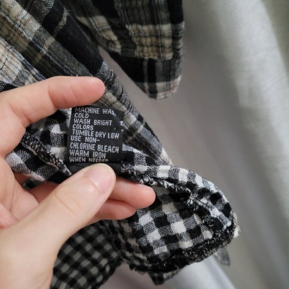 Love Stitch - Flannel Button Down - Size M - Picture 10 of 13